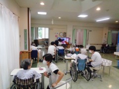 地元の高校生が施設見学 1