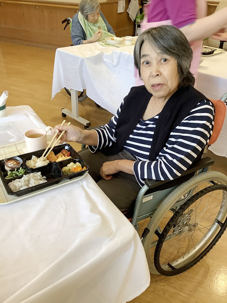 行楽弁当で外食気分♪