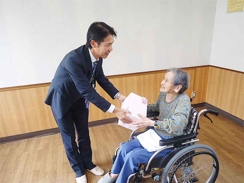 第四銀行様より、チューリップの球根をいただきました