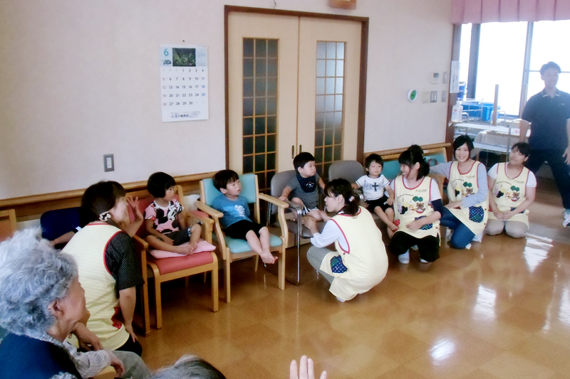 ひまわり保育園とのふれあい