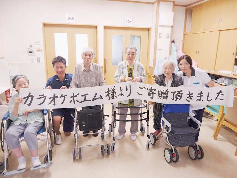 シルバーカーを寄付していただきました!!