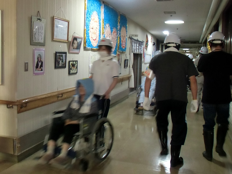 夜間避難訓練