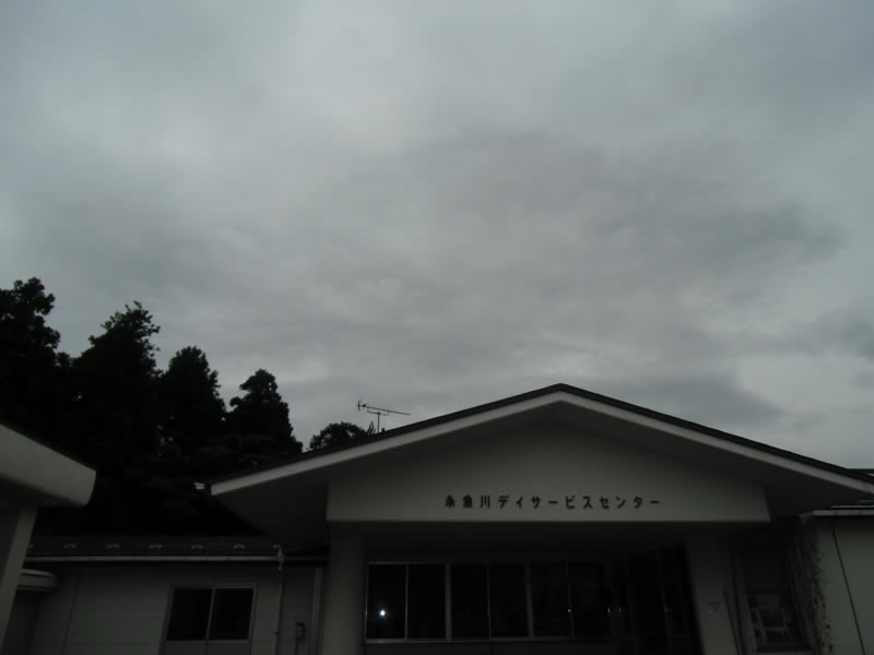 俳句を詠む介護士