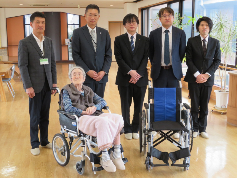 北陸電力総連様より、車いすをご寄贈いただきました