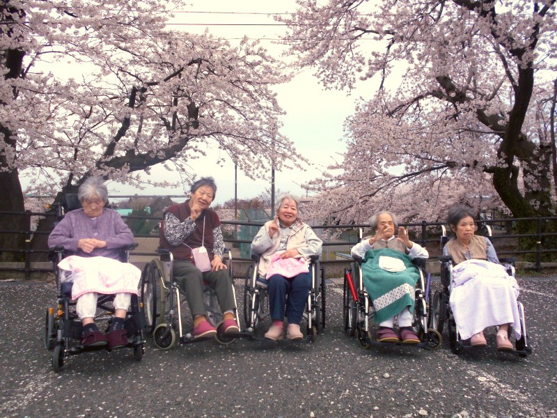利用者に寄り添いながら支援する様子